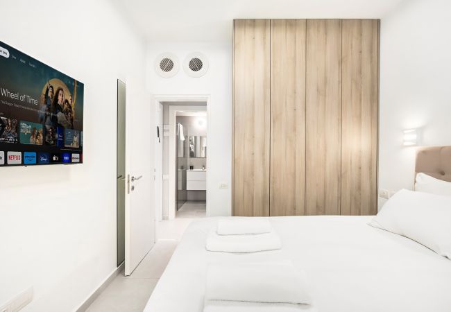 Apartamento em Tel Aviv - Jaffa - MAMAD Luxury 3BR Next to Geula Beach by FeelHome Apartamento em Tel Aviv - Jaffa - MAMAD Luxury 3BR Next to Geula Beach by FeelHome