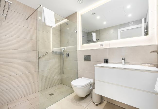 Apartamento em Tel Aviv - Jaffa - MAMAD Luxury 3BR Next to Geula Beach by FeelHome Apartamento em Tel Aviv - Jaffa - MAMAD Luxury 3BR Next to Geula Beach by FeelHome