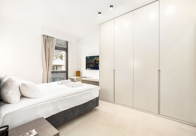 Apartamento em Tel Aviv - Jaffa - MAMAD Luxury 3BR Next to Geula Beach by FeelHome Apartamento em Tel Aviv - Jaffa - MAMAD Luxury 3BR Next to Geula Beach by FeelHome