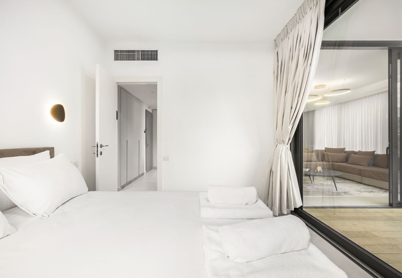 Apartamento em Tel Aviv - Jaffa - MAMAD Luxury 3BR Next to Geula Beach by FeelHome Apartamento em Tel Aviv - Jaffa - MAMAD Luxury 3BR Next to Geula Beach by FeelHome