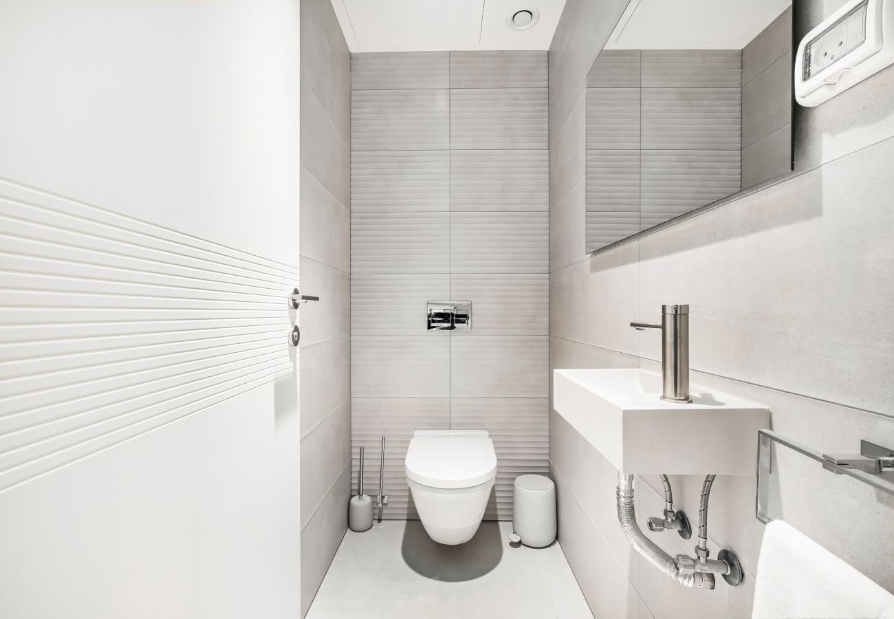 Apartamento em Tel Aviv - Jaffa - MAMAD Luxury 3BR Next to Geula Beach by FeelHome Apartamento em Tel Aviv - Jaffa - MAMAD Luxury 3BR Next to Geula Beach by FeelHome