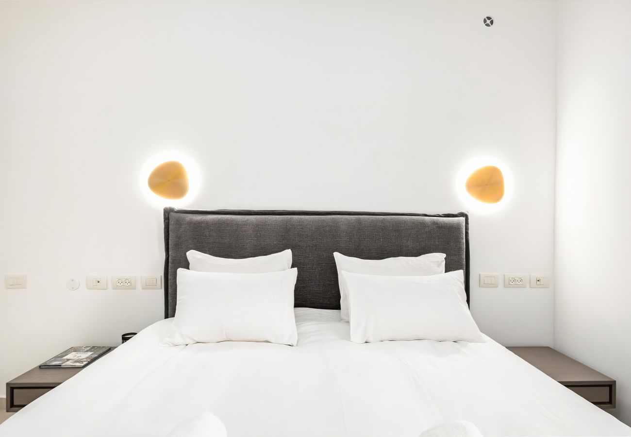 Apartamento em Tel Aviv - Jaffa - MAMAD Luxury 3BR Next to Geula Beach by FeelHome Apartamento em Tel Aviv - Jaffa - MAMAD Luxury 3BR Next to Geula Beach by FeelHome