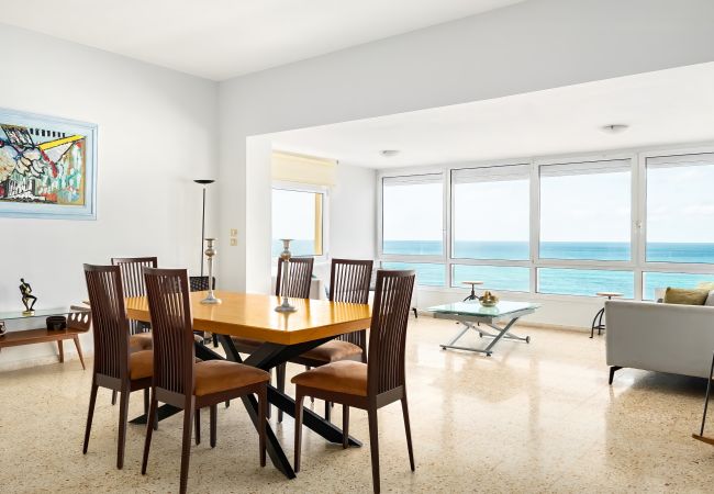 Villa em Beit Yanai - Cliffside Rustic & Charming Villa by FeelHome Villa em Beit Yanai - Cliffside Rustic & Charming Villa by FeelHome