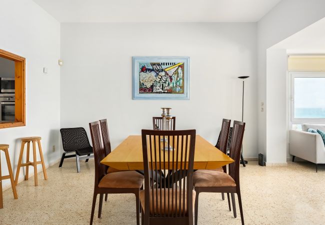 Villa em Beit Yanai - Cliffside Rustic & Charming Villa by FeelHome Villa em Beit Yanai - Cliffside Rustic & Charming Villa by FeelHome