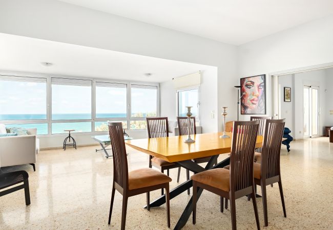 Villa em Beit Yanai - Cliffside Rustic & Charming Villa by FeelHome Villa em Beit Yanai - Cliffside Rustic & Charming Villa by FeelHome