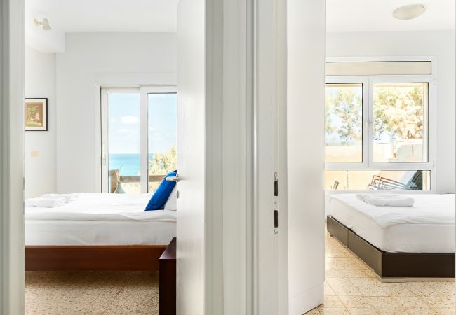 Villa em Beit Yanai - Cliffside Rustic & Charming Villa by FeelHome Villa em Beit Yanai - Cliffside Rustic & Charming Villa by FeelHome