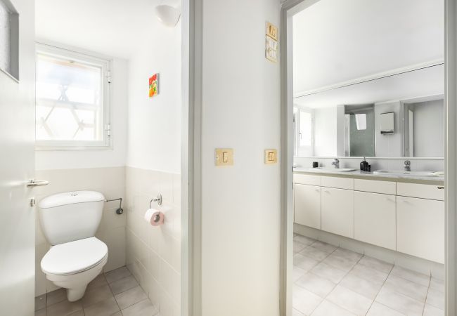 Villa em Beit Yanai - Cliffside Rustic & Charming Villa by FeelHome Villa em Beit Yanai - Cliffside Rustic & Charming Villa by FeelHome