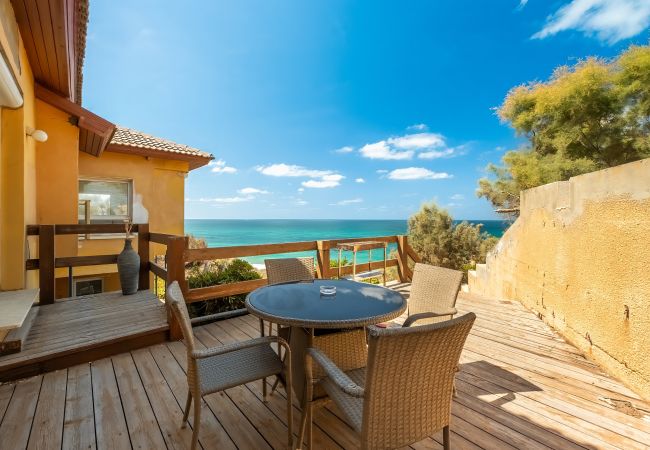 Villa em Beit Yanai - Cliffside Rustic & Charming Villa by FeelHome Villa em Beit Yanai - Cliffside Rustic & Charming Villa by FeelHome