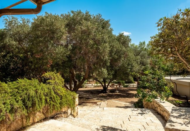 Villa em Beit Yanai - Cliffside Rustic & Charming Villa by FeelHome Villa em Beit Yanai - Cliffside Rustic & Charming Villa by FeelHome