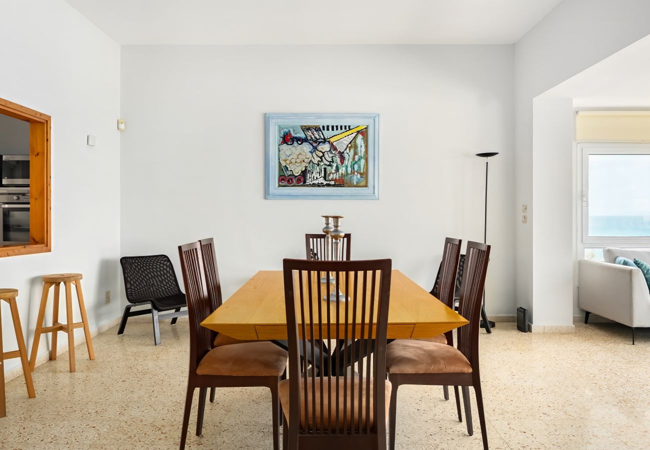 Villa em Beit Yanai - Cliffside Rustic & Charming Villa by FeelHome Villa em Beit Yanai - Cliffside Rustic & Charming Villa by FeelHome