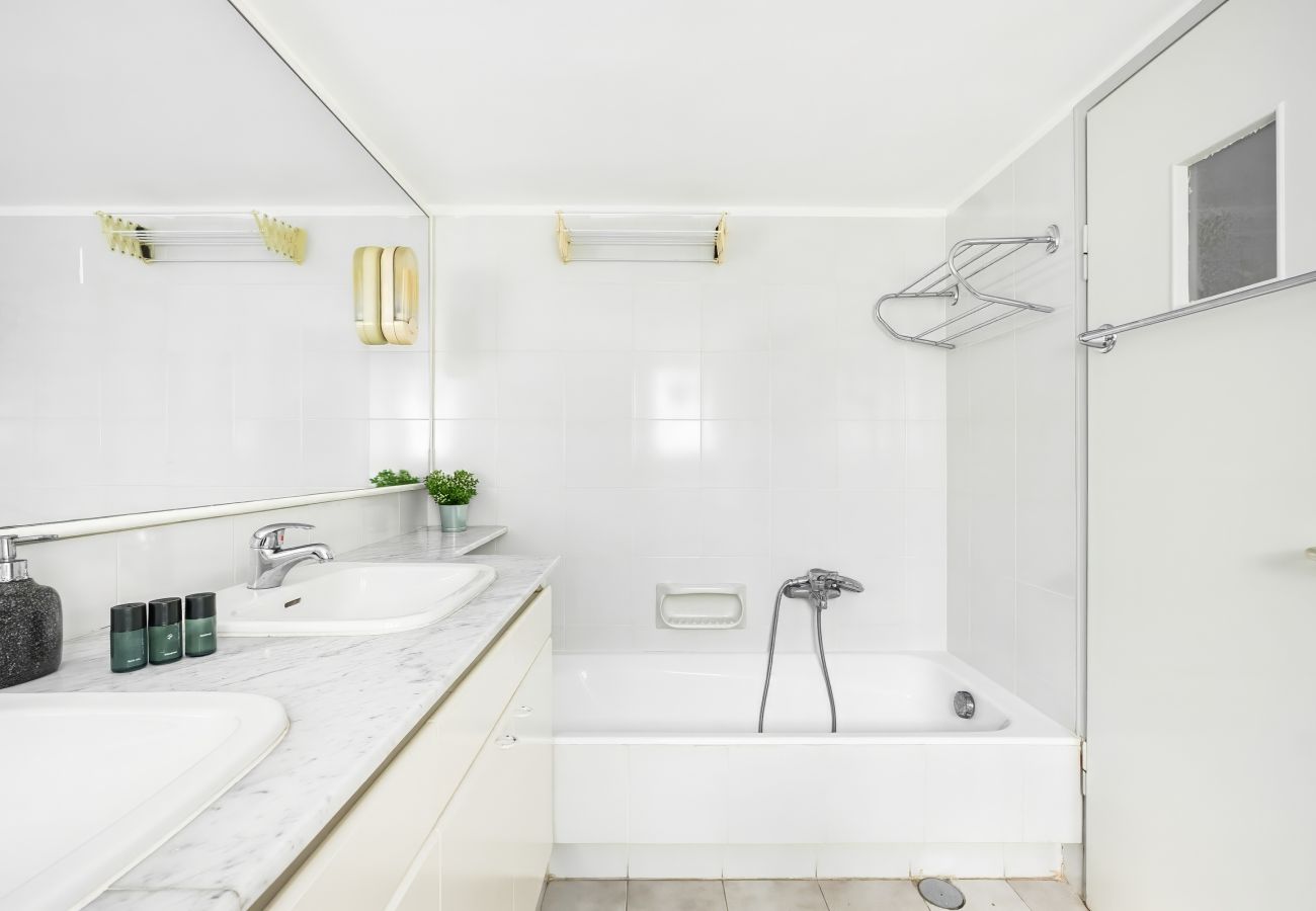 Villa em Beit Yanai - Cliffside Rustic & Charming Villa by FeelHome Villa em Beit Yanai - Cliffside Rustic & Charming Villa by FeelHome