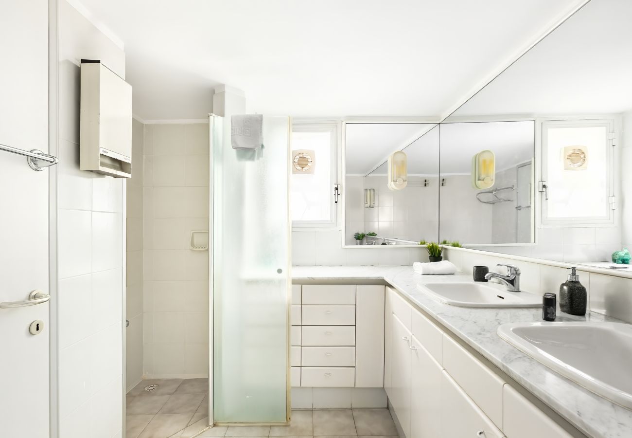 Villa em Beit Yanai - Cliffside Rustic & Charming Villa by FeelHome Villa em Beit Yanai - Cliffside Rustic & Charming Villa by FeelHome