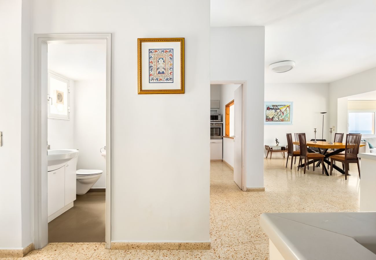 Villa em Beit Yanai - Cliffside Rustic & Charming Villa by FeelHome Villa em Beit Yanai - Cliffside Rustic & Charming Villa by FeelHome