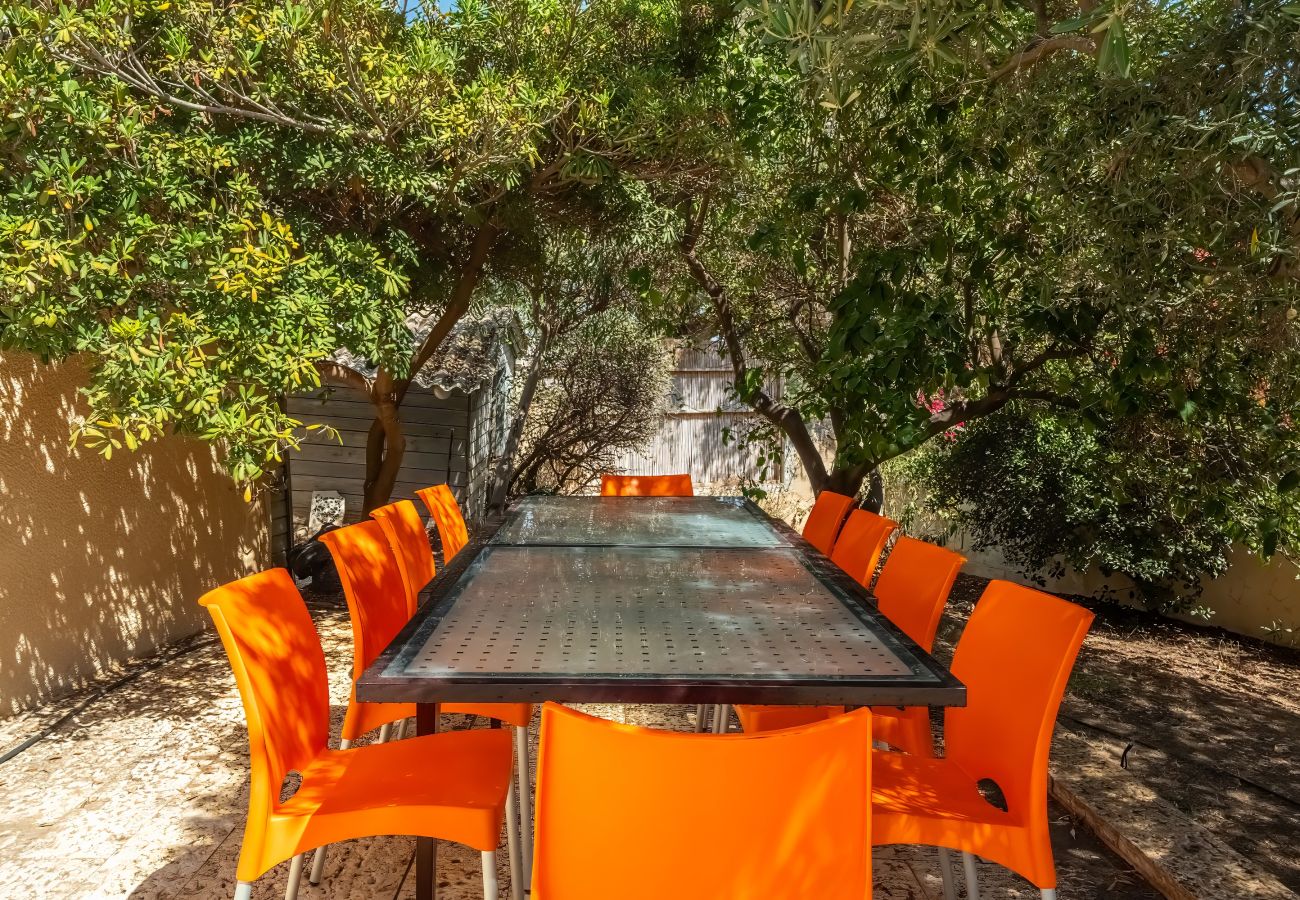 Villa em Beit Yanai - Cliffside Rustic & Charming Villa by FeelHome Villa em Beit Yanai - Cliffside Rustic & Charming Villa by FeelHome