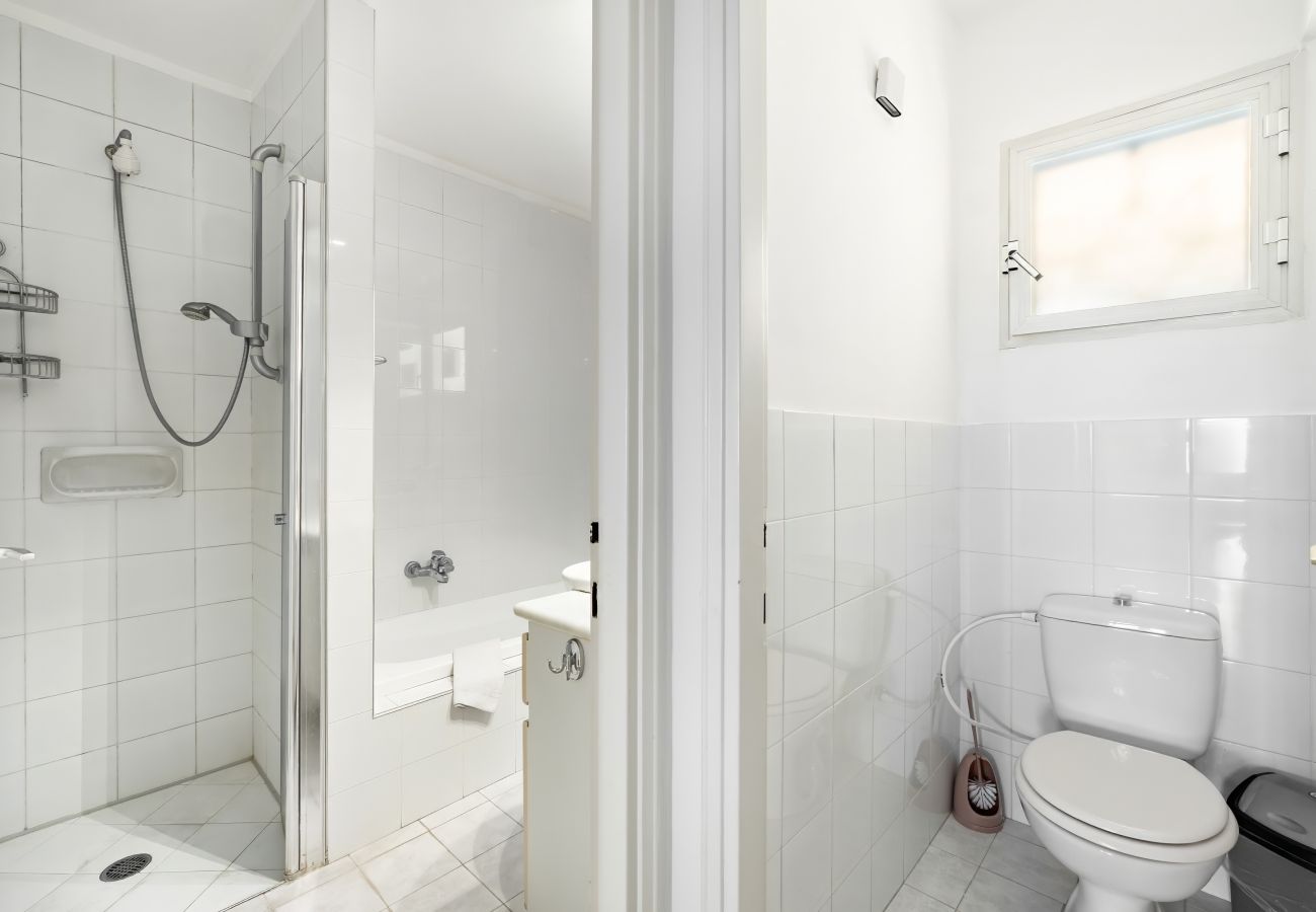 Villa em Beit Yanai - Cliffside Rustic & Charming Villa by FeelHome Villa em Beit Yanai - Cliffside Rustic & Charming Villa by FeelHome