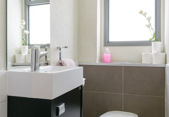 Apartment in Tel Aviv - Jaffa - MAMAD Comfort 3BR & Balcony in City Center by FeelHome Apartment in Tel Aviv - Jaffa - MAMAD Comfort 3BR & Balcony in City Center by FeelHome