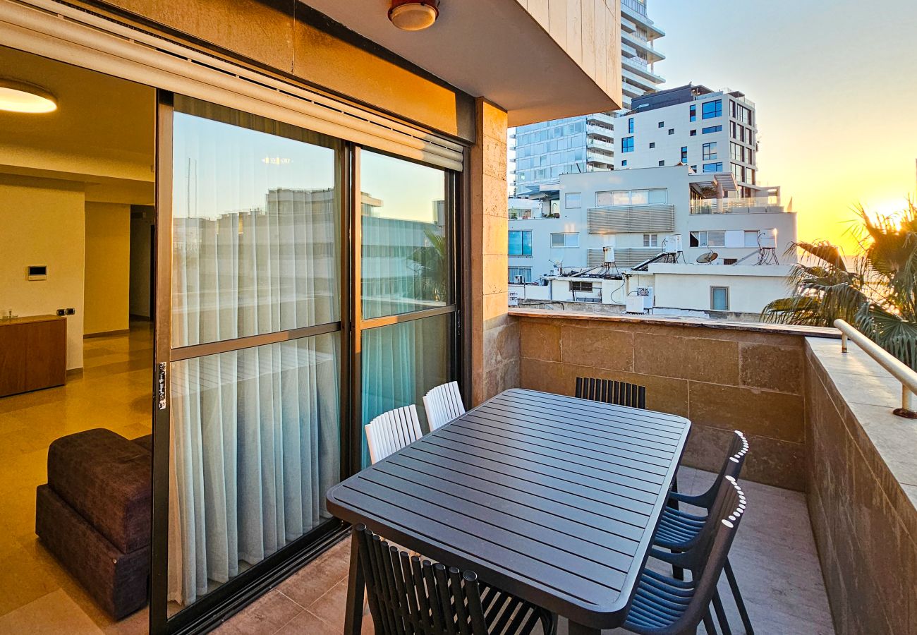 Apartment in Tel Aviv - Jaffa - MAMAD Upscale Family Home with Balcony, Parking next to Beach by FeelHome Apartment in Tel Aviv - Jaffa - MAMAD Upscale Family Home with Balcony, Parking next to Beach by FeelHome