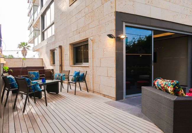Apartment in Tel Aviv - Jaffa - Hipster Hotspot! Jacuzzi, patio, parking, BEACH! Apartment in Tel Aviv - Jaffa - Hipster Hotspot! Jacuzzi, patio, parking, BEACH!