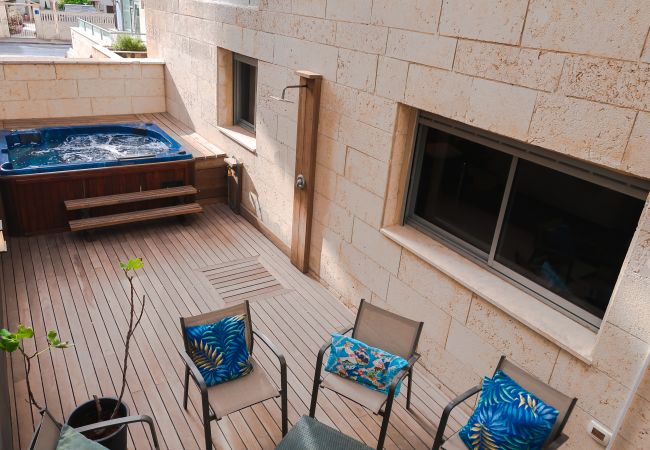 Apartment in Tel Aviv - Jaffa - Hipster Hotspot! Jacuzzi, patio, parking, BEACH! Apartment in Tel Aviv - Jaffa - Hipster Hotspot! Jacuzzi, patio, parking, BEACH!