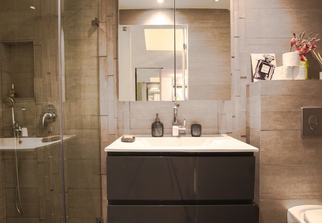 Apartment in Tel Aviv - Jaffa - Hipster Hotspot! Jacuzzi, patio, parking, BEACH! Apartment in Tel Aviv - Jaffa - Hipster Hotspot! Jacuzzi, patio, parking, BEACH!