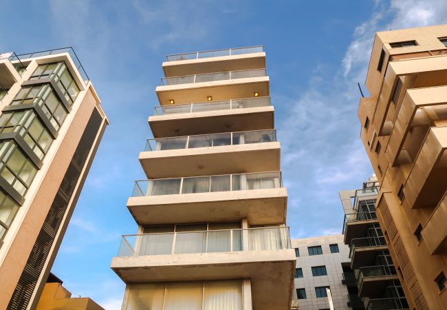 Apartment in Tel Aviv - Jaffa - Hipster Hotspot! Jacuzzi, patio, parking, BEACH! Apartment in Tel Aviv - Jaffa - Hipster Hotspot! Jacuzzi, patio, parking, BEACH!