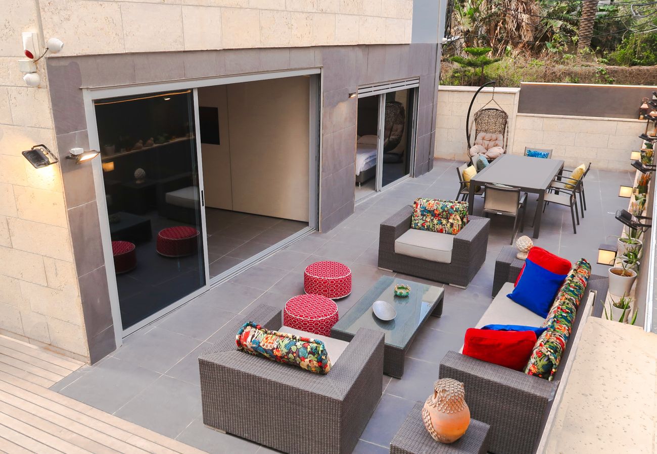 Apartment in Tel Aviv - Jaffa - Hipster Hotspot! Jacuzzi, patio, parking, BEACH! Apartment in Tel Aviv - Jaffa - Hipster Hotspot! Jacuzzi, patio, parking, BEACH!