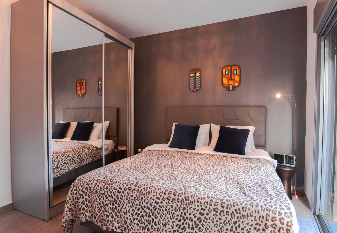 Apartment in Tel Aviv - Jaffa - Hipster Hotspot! Jacuzzi, patio, parking, BEACH! Apartment in Tel Aviv - Jaffa - Hipster Hotspot! Jacuzzi, patio, parking, BEACH!