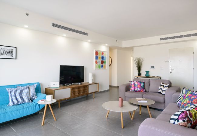 Apartment in Holon - MAMAD Deluxe Apt & Terrace with City Overview by FeelHome Apartment in Holon - MAMAD Deluxe Apt & Terrace with City Overview by FeelHome