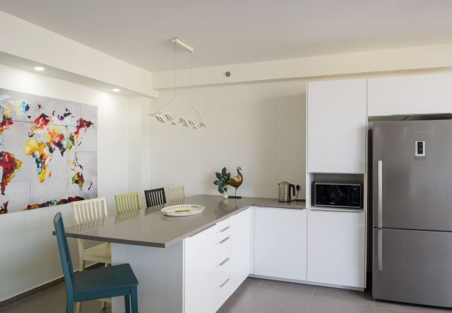 Apartment in Holon - MAMAD Deluxe Apt & Terrace with City Overview by FeelHome Apartment in Holon - MAMAD Deluxe Apt & Terrace with City Overview by FeelHome
