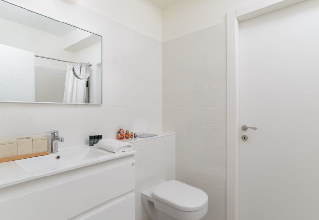 Apartment in Holon - MAMAD Deluxe Apt & Terrace with City Overview by FeelHome Apartment in Holon - MAMAD Deluxe Apt & Terrace with City Overview by FeelHome