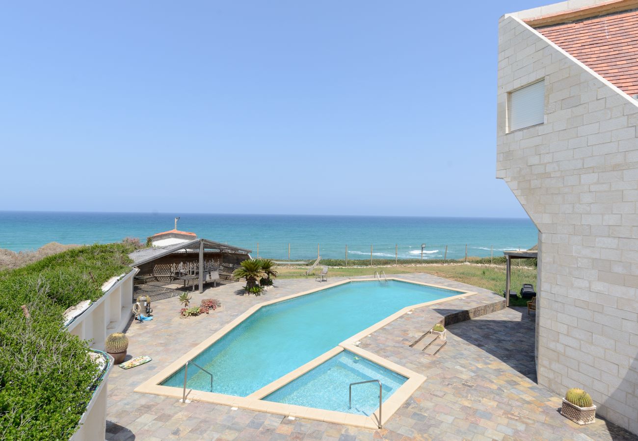 Villa in Netanya - MAMAD Coastal Mansion Private Pool in Netanya by FeelHome
