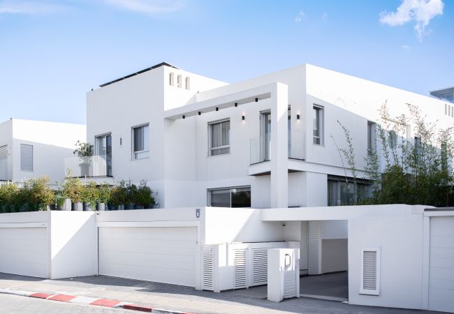 Villa/Dettached house in Herzliya - MAMAD Luxury New Villa with Private Pool by FeelHome