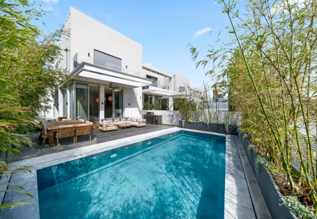 Villa/Dettached house in Herzliya - Luxury Brand New Villa with Pool by FeelHome