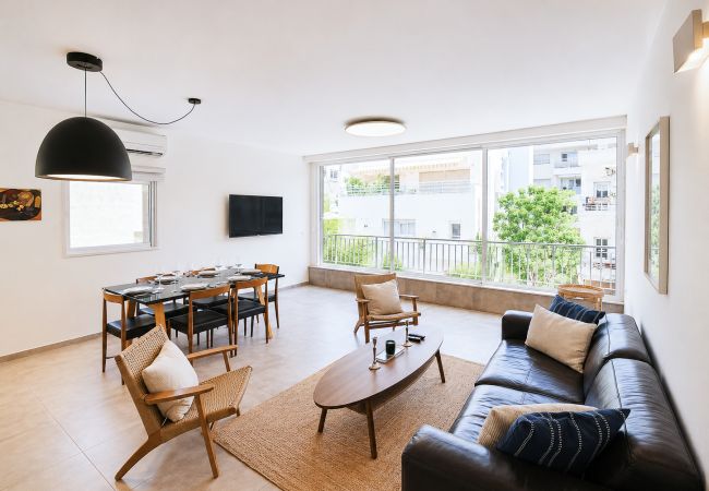 Apartment in Tel Aviv - Jaffa - Spacious Quiet 2BR & Parking City Center by FeelHome