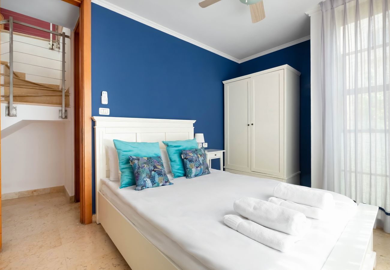 Апартаменты на Tel Aviv - Jaffa - MAMAD, Penthouse & Jacuzzi in Neve Tzedek by FeelHome Апартаменты на Tel Aviv - Jaffa - MAMAD, Penthouse & Jacuzzi in Neve Tzedek by FeelHome