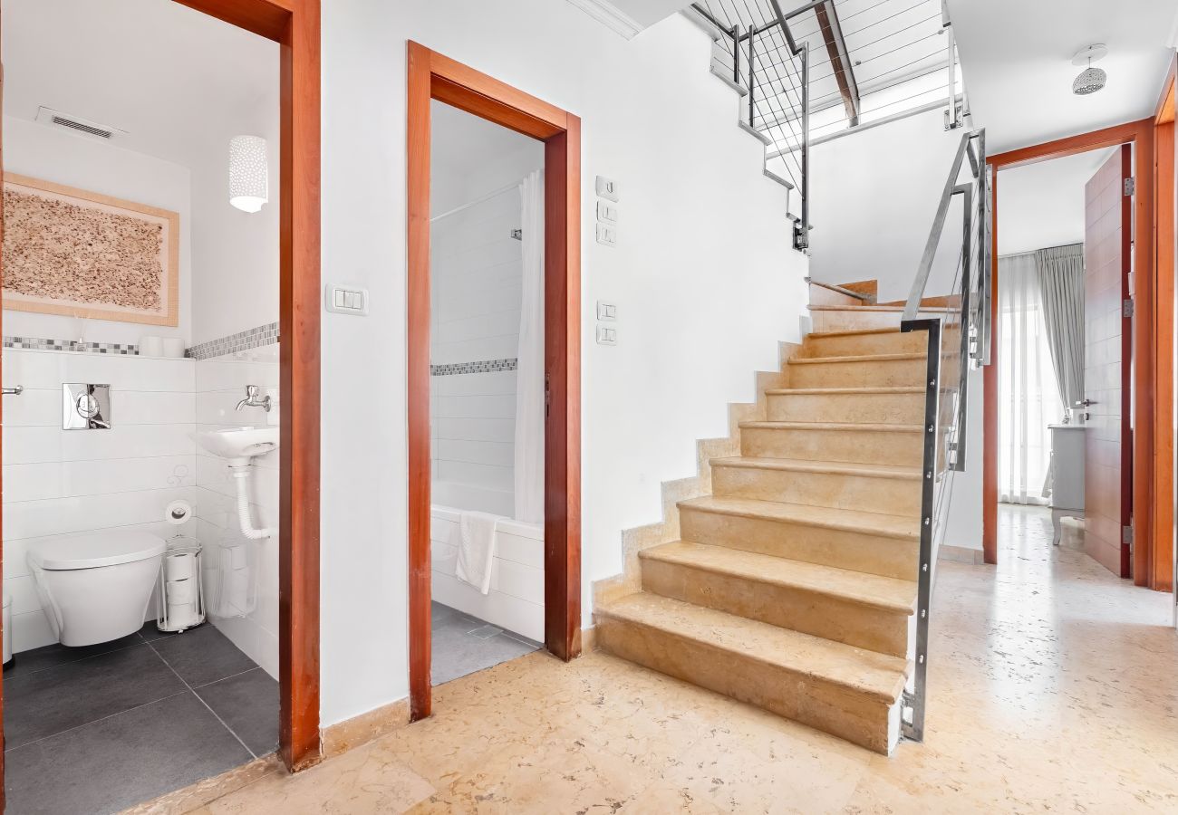 Апартаменты на Tel Aviv - Jaffa - MAMAD, Penthouse & Jacuzzi in Neve Tzedek by FeelHome Апартаменты на Tel Aviv - Jaffa - MAMAD, Penthouse & Jacuzzi in Neve Tzedek by FeelHome