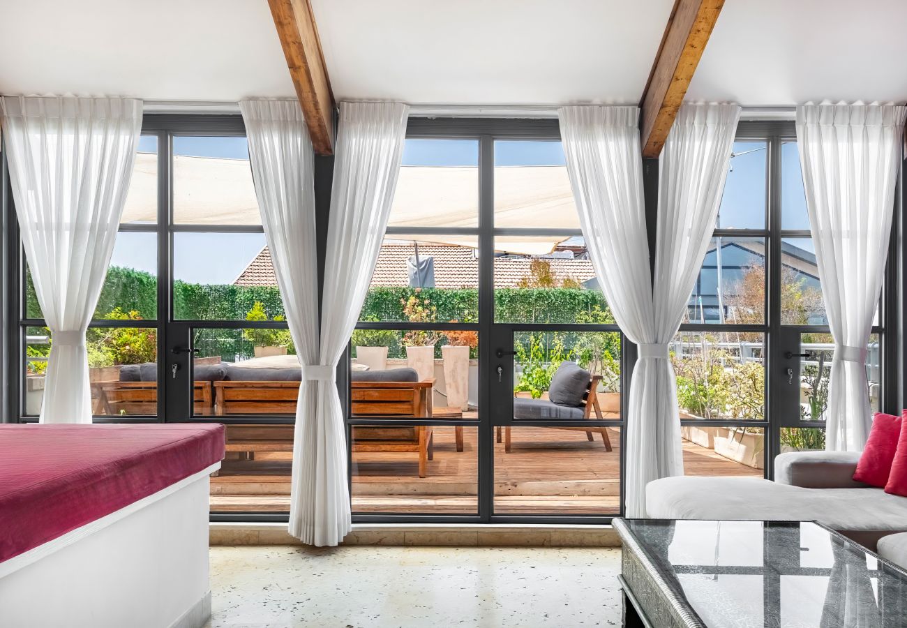 Апартаменты на Tel Aviv - Jaffa - MAMAD, Penthouse & Jacuzzi in Neve Tzedek by FeelHome Апартаменты на Tel Aviv - Jaffa - MAMAD, Penthouse & Jacuzzi in Neve Tzedek by FeelHome