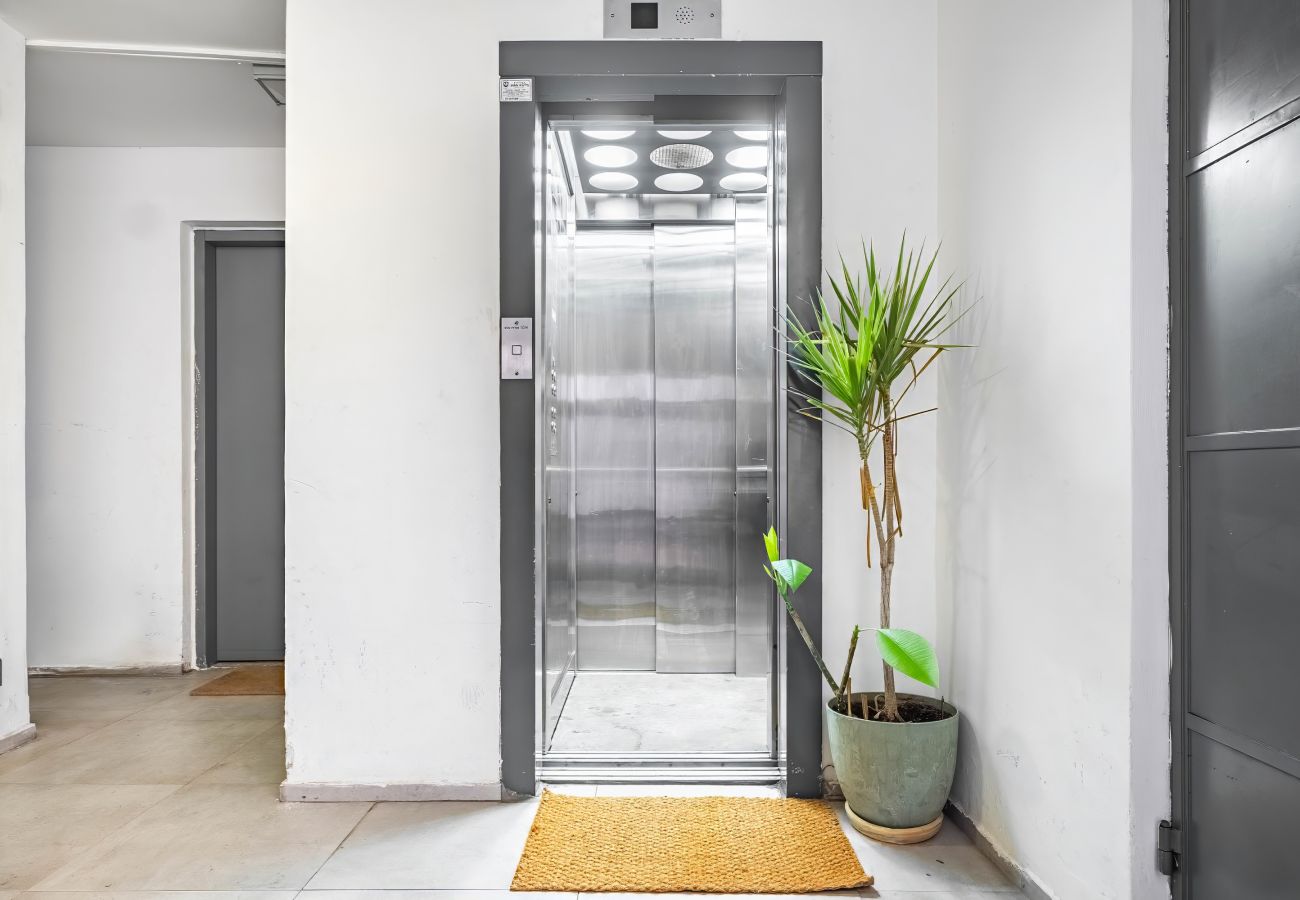 Апартаменты на Tel Aviv - Jaffa - MAMAD, Penthouse & Jacuzzi in Neve Tzedek by FeelHome Апартаменты на Tel Aviv - Jaffa - MAMAD, Penthouse & Jacuzzi in Neve Tzedek by FeelHome