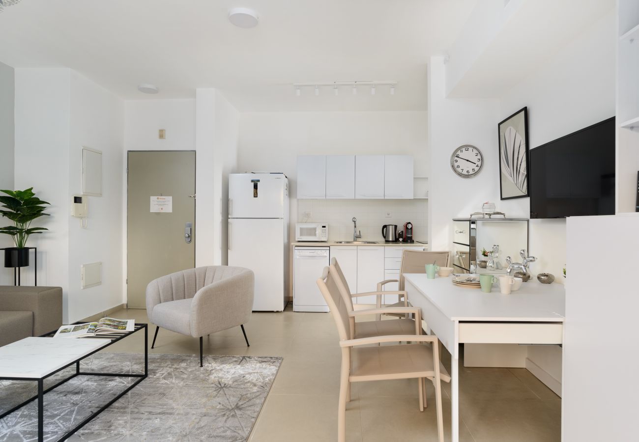 Апартаменты на Tel Aviv - Jaffa - MAMAD Quiet Hideaway & Terrace near Beach by FeelHome Апартаменты на Tel Aviv - Jaffa - MAMAD Quiet Hideaway & Terrace near Beach by FeelHome