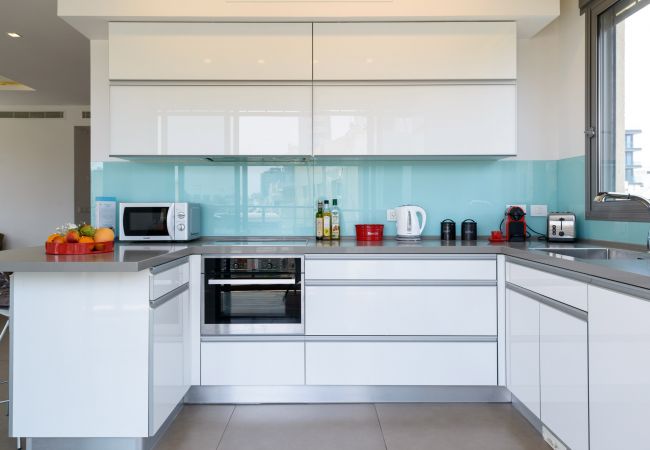 Апартаменты на Tel Aviv - Jaffa - MAMAD Comfort 3BR & Balcony in City Center by FeelHome Апартаменты на Tel Aviv - Jaffa - MAMAD Comfort 3BR & Balcony in City Center by FeelHome
