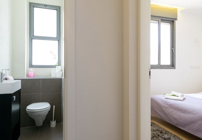Апартаменты на Tel Aviv - Jaffa - MAMAD Comfort 3BR & Balcony in City Center by FeelHome Апартаменты на Tel Aviv - Jaffa - MAMAD Comfort 3BR & Balcony in City Center by FeelHome