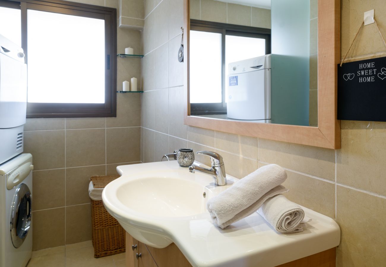 Апартаменты на Tel Aviv - Jaffa - MAMAD Upscale Family Home with Balcony, Parking next to Beach by FeelHome Апартаменты на Tel Aviv - Jaffa - MAMAD Upscale Family Home with Balcony, Parking next to Beach by FeelHome