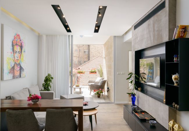  на Jerusalem - Design & Veranda next to Mahane Yehuda Market by FeelHome