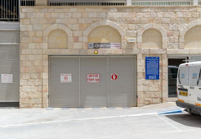Апартаменты на Jerusalem - MAMAD Design & Veranda next to Mahane Yehuda Market by FeelHome Апартаменты на Jerusalem - MAMAD Design & Veranda next to Mahane Yehuda Market by FeelHome