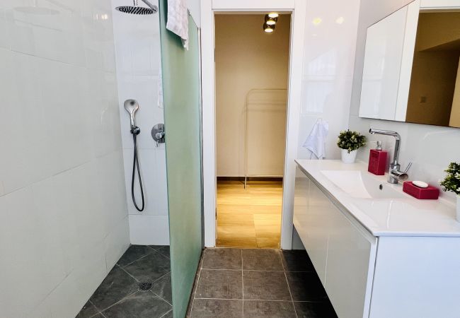 Апартаменты на Netanya - MIKLAT Elegant Apt with Balcony & Sea View by FeelHome Апартаменты на Netanya - MIKLAT Elegant Apt with Balcony & Sea View by FeelHome