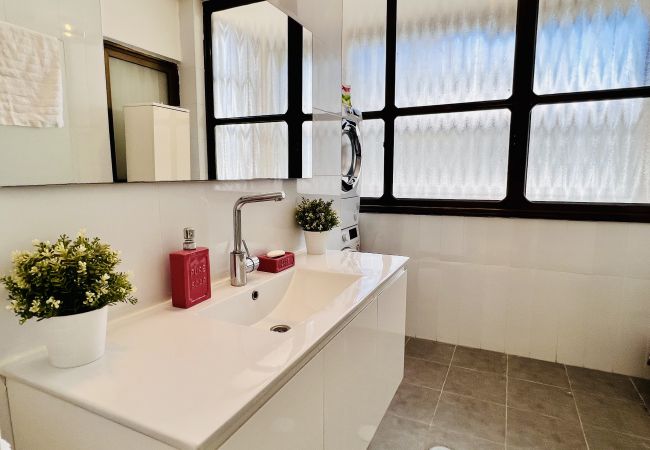 Апартаменты на Netanya - MIKLAT Elegant Apt with Balcony & Sea View by FeelHome Апартаменты на Netanya - MIKLAT Elegant Apt with Balcony & Sea View by FeelHome