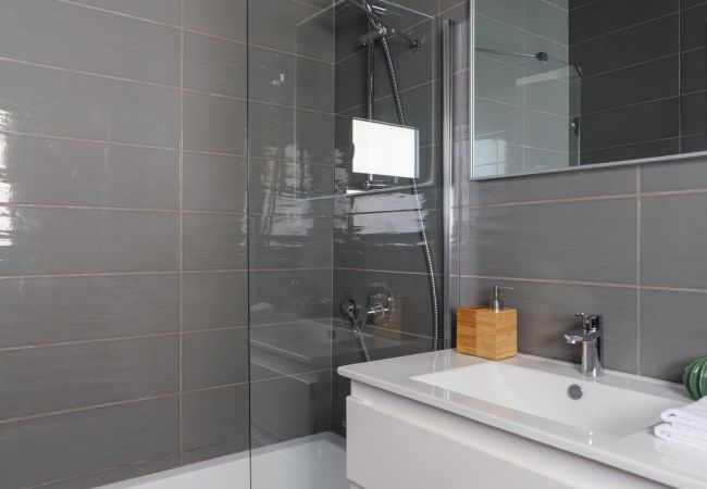 Апартаменты на Tel Aviv - Jaffa - MAMAD New Bright 2BR with Balcony near Beach by FeelHome Апартаменты на Tel Aviv - Jaffa - MAMAD New Bright 2BR with Balcony near Beach by FeelHome