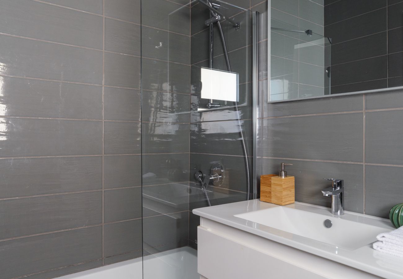 Апартаменты на Tel Aviv - Jaffa - MAMAD New Bright 2BR with Balcony near Beach by FeelHome Апартаменты на Tel Aviv - Jaffa - MAMAD New Bright 2BR with Balcony near Beach by FeelHome