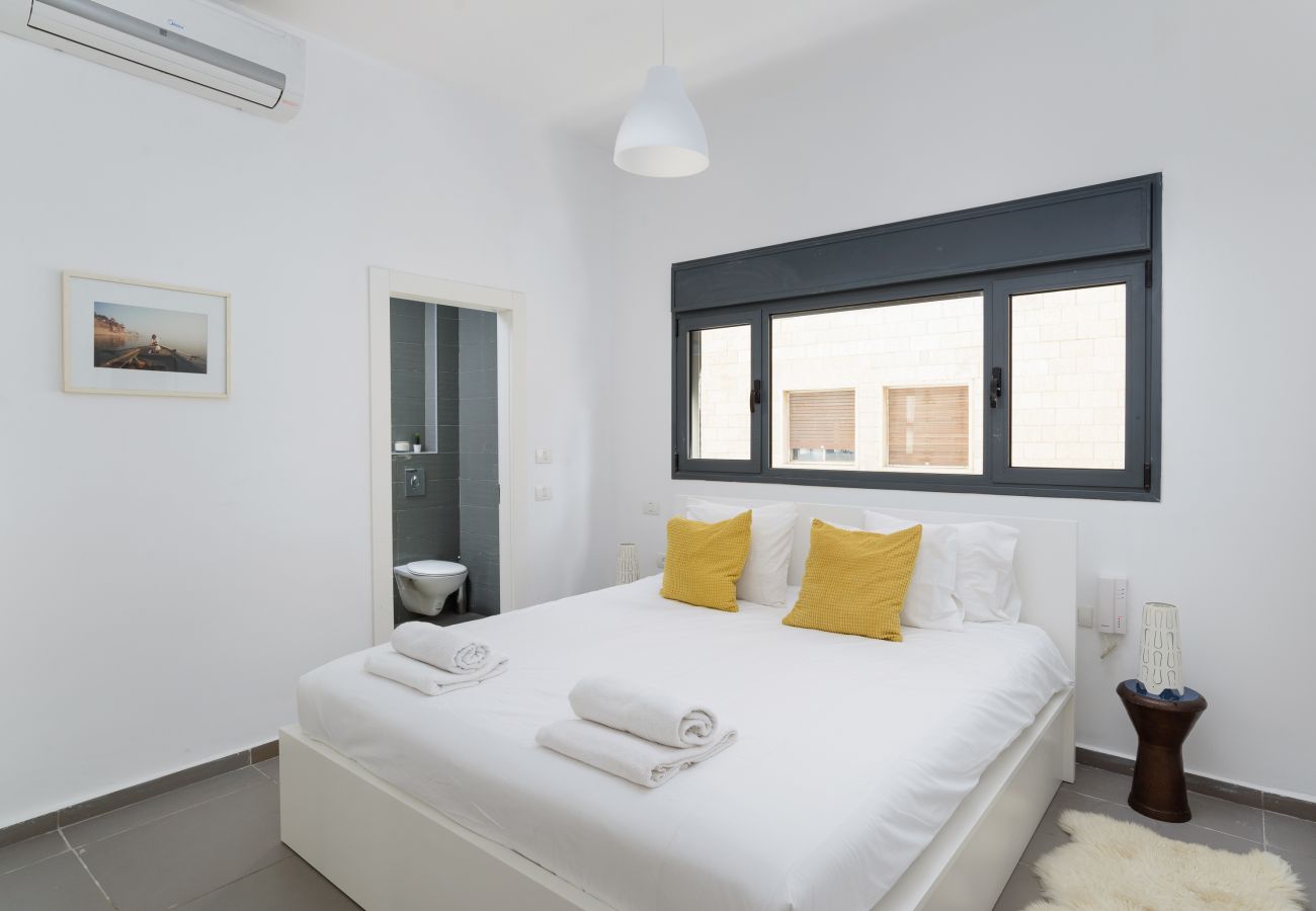 Апартаменты на Tel Aviv - Jaffa - MAMAD New Bright 2BR with Balcony near Beach by FeelHome Апартаменты на Tel Aviv - Jaffa - MAMAD New Bright 2BR with Balcony near Beach by FeelHome