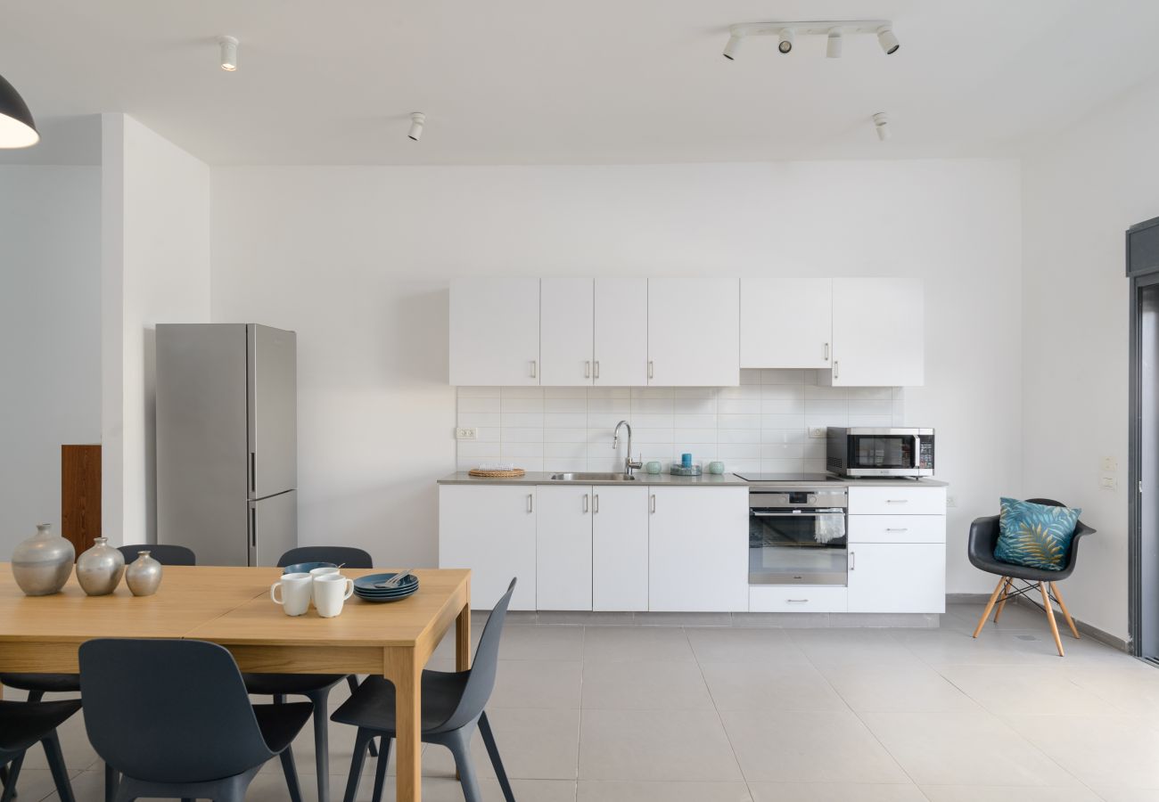 Апартаменты на Tel Aviv - Jaffa - MAMAD New Bright 2BR with Balcony near Beach by FeelHome Апартаменты на Tel Aviv - Jaffa - MAMAD New Bright 2BR with Balcony near Beach by FeelHome